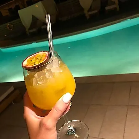 Helen Galatás